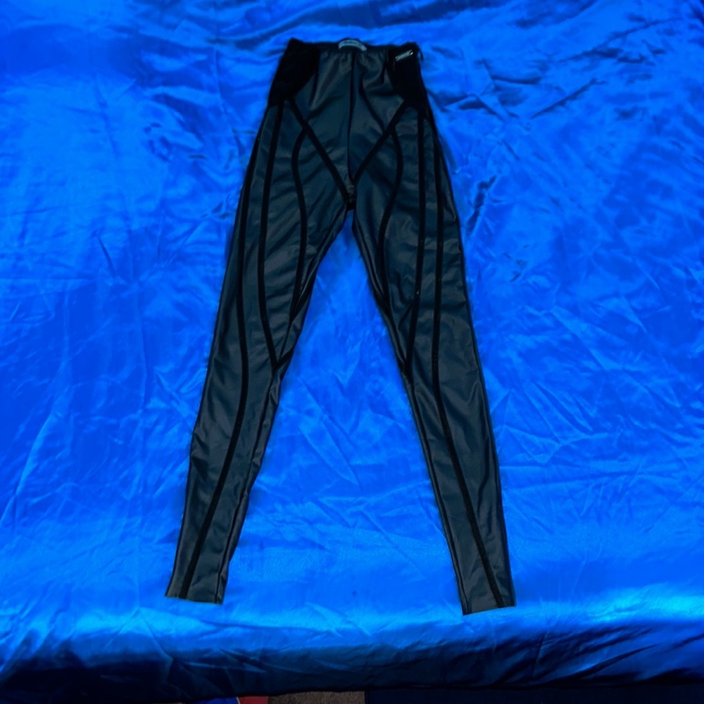 MANIÈRE DE VOIR - MATTE VEGAN LEATHER CONTOUR LEGGINGS